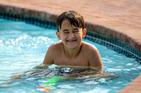 Guide ultime pour sélectionner le meilleur parquet stratifié imperméable pour votre cuisine : les critères indispensables !