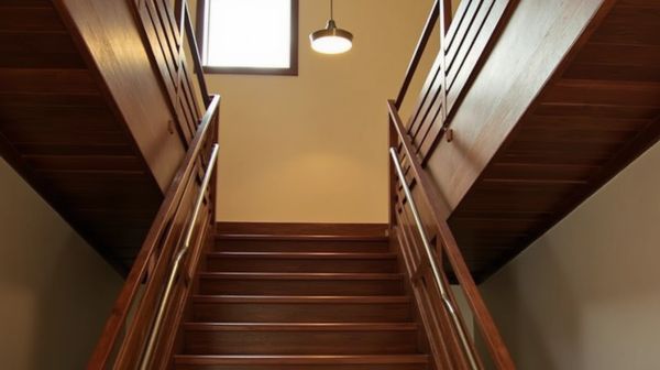 Les suspensions pour escalier qui transforment votre espace